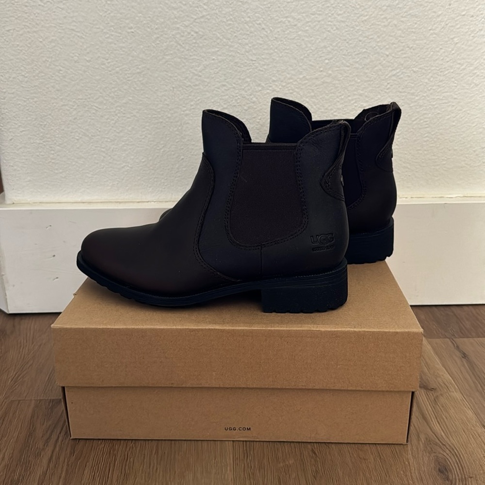UGG Bonham Boot III in dark chocolate NWT